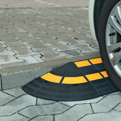 TRAFFIC-LINE Kerb Ramp - Heavy Duty - End Section - 300 x 300 x 100mm H - Black with Yellow Reflective Panels