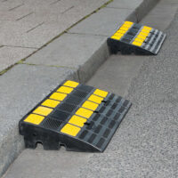 TRAFFIC-LINE Kerb Ramp - Heavy Duty - 600 x 300 x 100mmH - Black with Yellow Reflective Panels