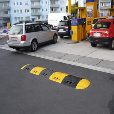 TOPSTOP-ECO 5RE Speed Reduction Ramp - End Section - 250mmW x 70mmH - Fixings Included - Male - Yellow