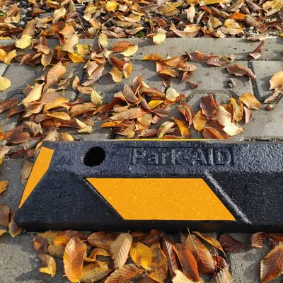Park-AID Wheel StopL - Black/Yellow - Complete with fixings